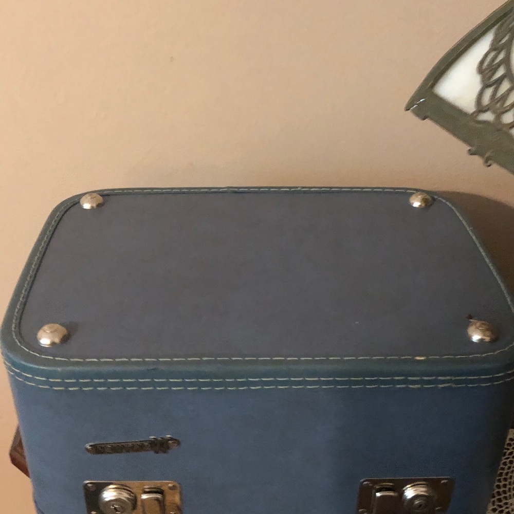 Vintage Hardshell Train Case - Picture 6 of 8